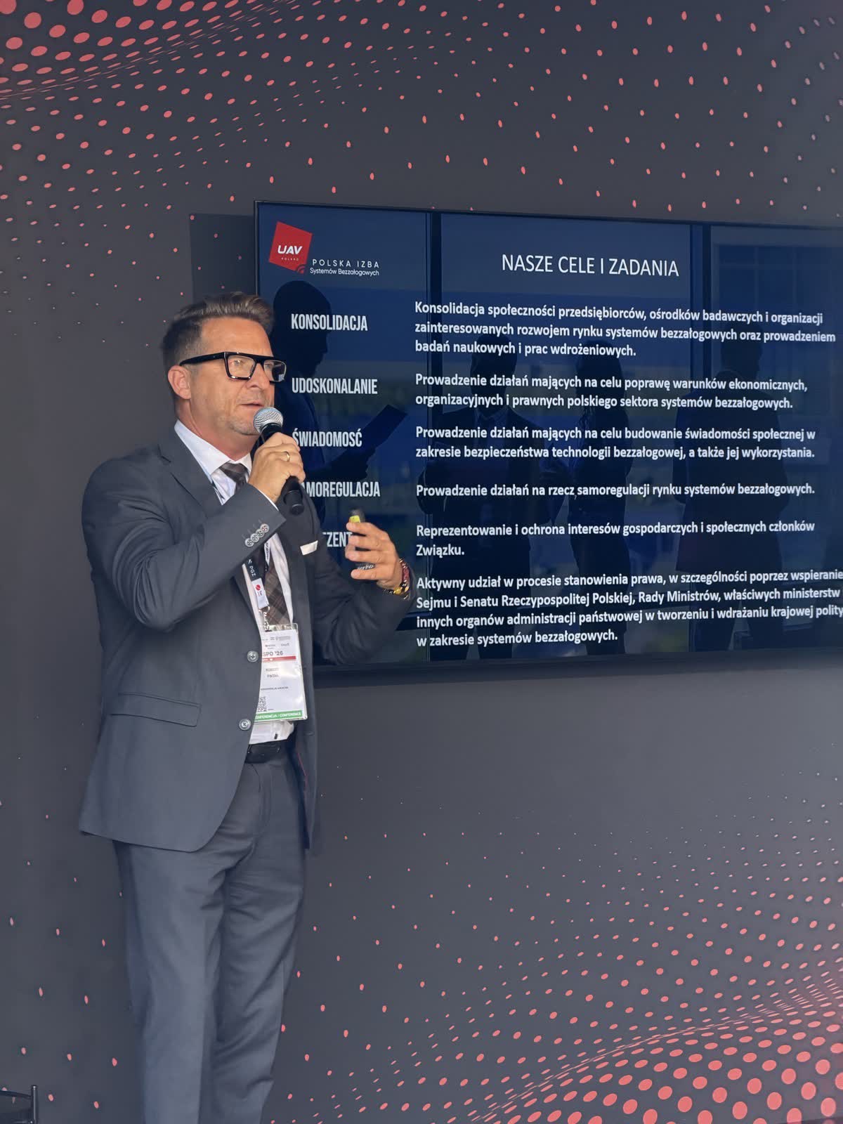 Robert Fintak presenting at the Polish Chamber of Unmanned Systems stand